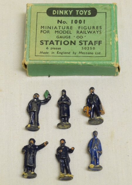 Dinky DINKY #1001 STATION STAFF, 6 PIECES  GOOD w/ GOOD BOX