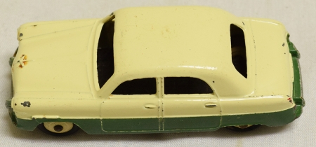 Dinky 1956 DINKY #162 FORD ZEPHYR CREAM/DK GREEN VG+, OXIDIZED BASE