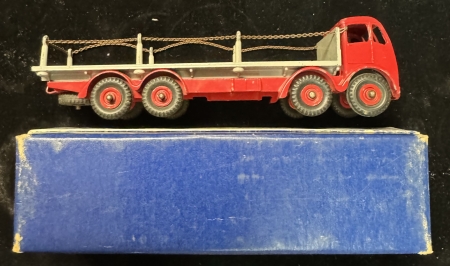 Dinky DINKY SUPERTOYS #905 FODEN FLAT TRUCK WITH CHAINS, VG MODEL W/ EXC STRIPED BOX!