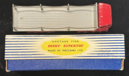 Dinky DINKY SUPERTOYS #905 FODEN FLAT TRUCK WITH CHAINS, VG MODEL W/ EXC STRIPED BOX!