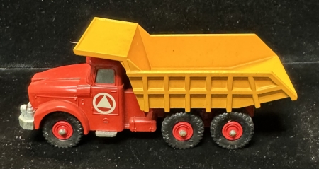 Matchbox MATCHBOX KING SIZE #K-19 SCAMMEL TIPPER TRUCK, near-MINT MODEL/GOOD WINDOW BOX