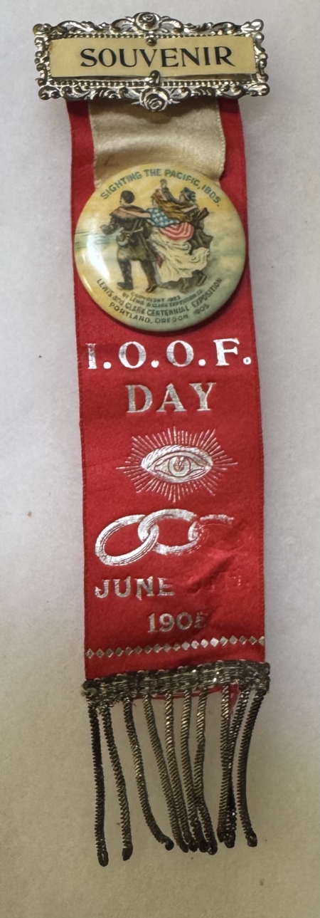 Miscellaneous 1905 LEWIS & CLARK EXPOSITION SOUVENIR BADGE W/ 1 3/4″ CELLO, GRAPHIC & NR-MINT!