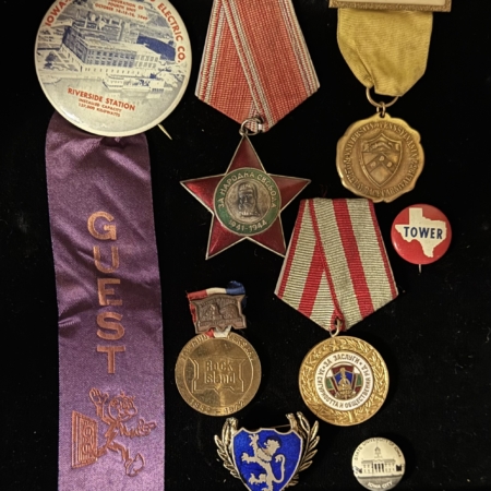 Miscellaneous LOT OF 8 MISCELLANEOUS BUTTONS, RUSSIAN MEDALS, BADGES & ENAMEL PIN-NEAR MINT+
