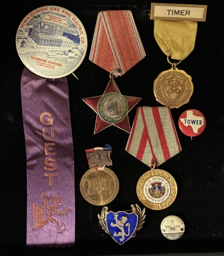 Miscellaneous LOT OF 8 MISCELLANEOUS BUTTONS, RUSSIAN MEDALS, BADGES & ENAMEL PIN-NEAR MINT+