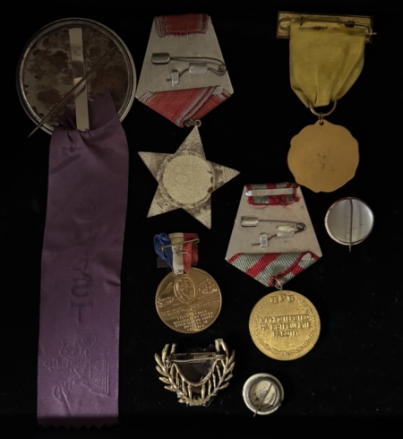 Miscellaneous LOT OF 8 MISCELLANEOUS BUTTONS, RUSSIAN MEDALS, BADGES & ENAMEL PIN-NEAR MINT+