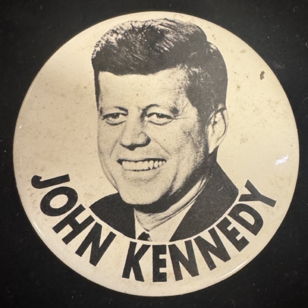 New Store Items 1960 JOHN F. KENNEDY 3″ LITHOGRAPH CAMPAIGN BUTTON-BRIGHT & OVERALL EXCELLENT!