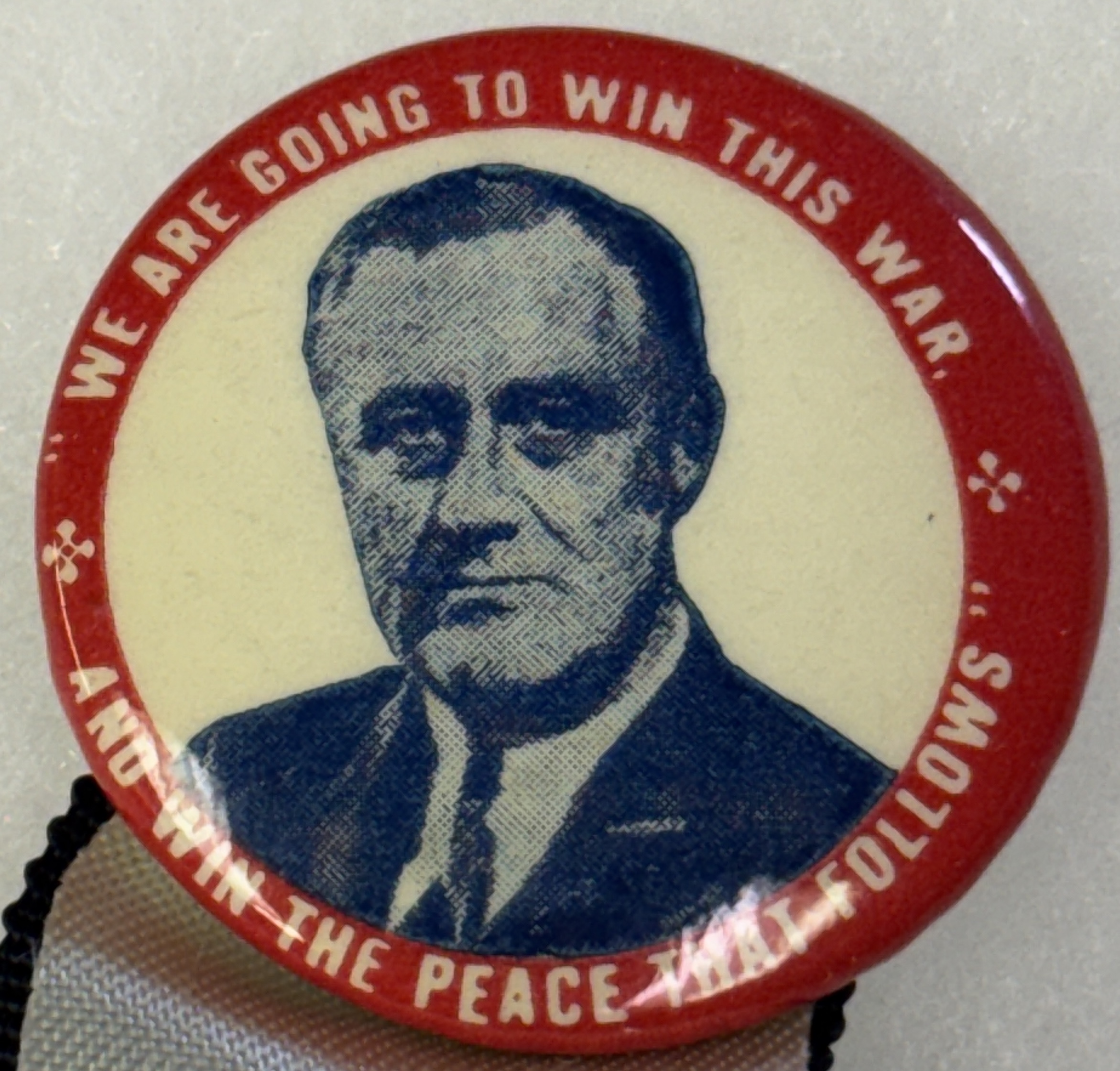 New Store Items 1944 1 1/4″ ROOSEVELT WE ARE GOING TO WIN THIS WAR & PEACE GRAPHIC MINT + RIBBON New Store Items 1944 1 1/4″ ROOSEVELT WE ARE GOING TO WIN THIS WAR & PEACE GRAPHIC MINT + RIBBON