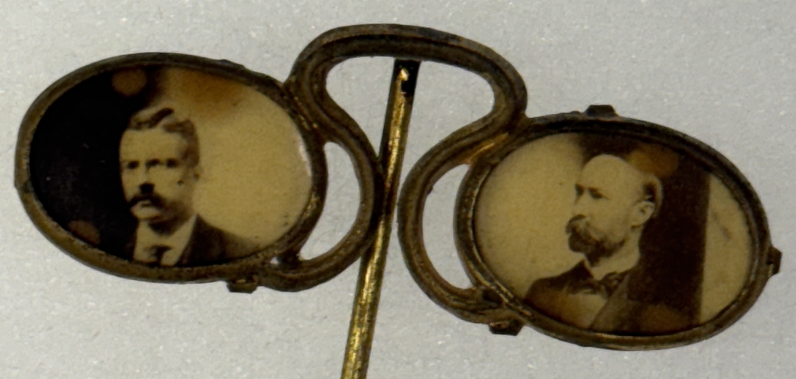 New Store Items 1904 ROOSEVELT-FAIRBANKS 1.5″x2″ PICTORAL SPECTICLES CELLULID PIN, EXC FEW SPOTS New Store Items 1904 ROOSEVELT-FAIRBANKS 1.5″x2″ PICTORAL SPECTICLES CELLULID PIN, EXC FEW SPOTS