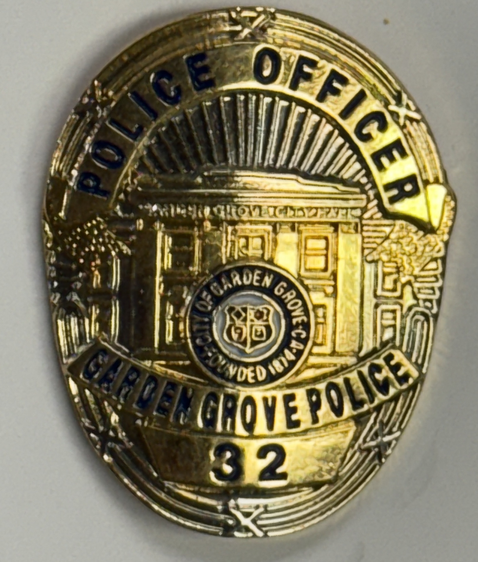 Miscellaneous LOT OF 3 VINTAGE POLICE BUTTONS/PINS INCLUDING 1946 LA POLICE S&W MARKSMAN MEDAL Miscellaneous LOT OF 3 VINTAGE POLICE BUTTONS/PINS INCLUDING 1946 LA POLICE S&W MARKSMAN MEDAL