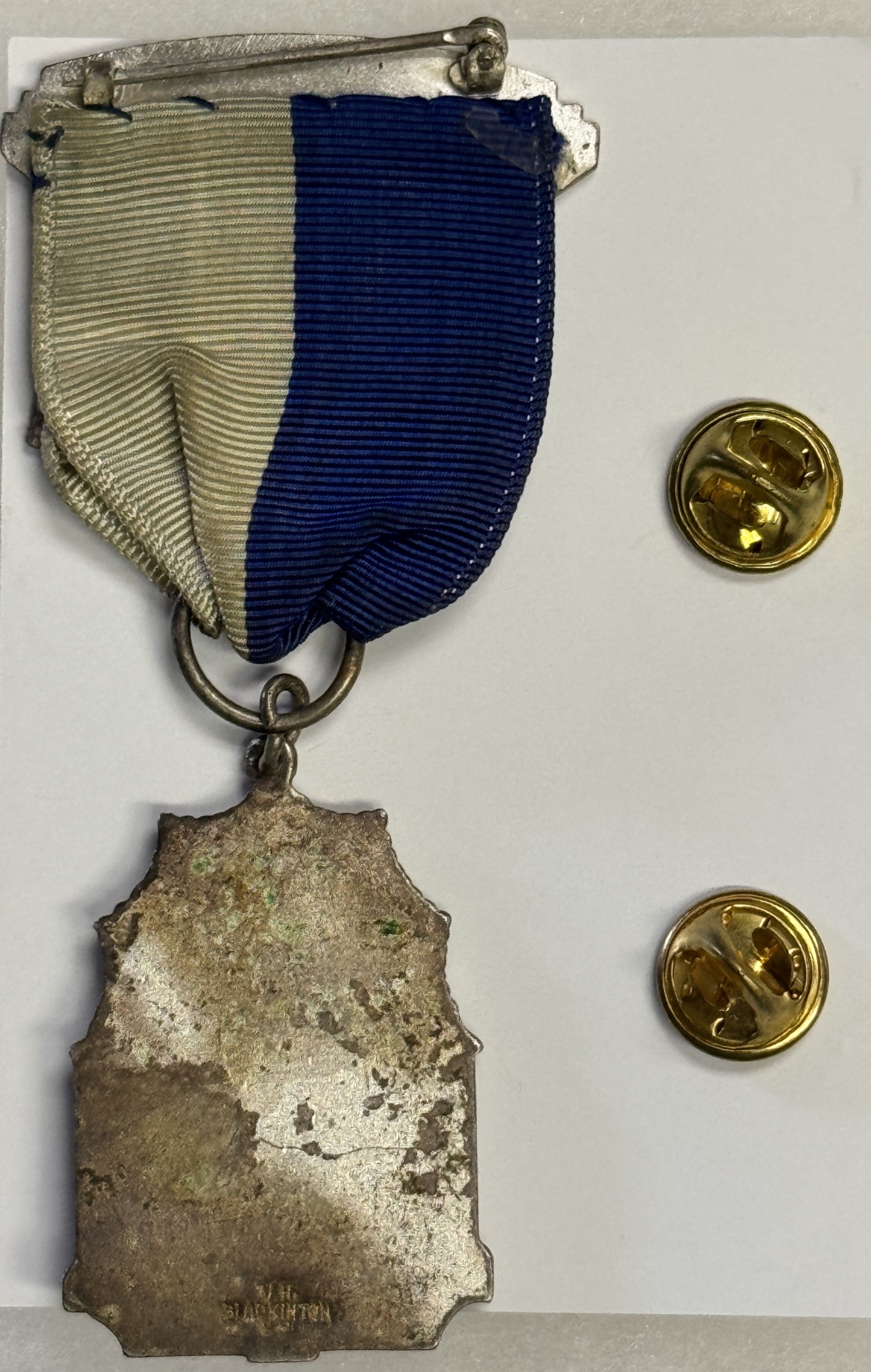 Miscellaneous LOT OF 3 VINTAGE POLICE BUTTONS/PINS INCLUDING 1946 LA POLICE S&W MARKSMAN MEDAL Miscellaneous LOT OF 3 VINTAGE POLICE BUTTONS/PINS INCLUDING 1946 LA POLICE S&W MARKSMAN MEDAL