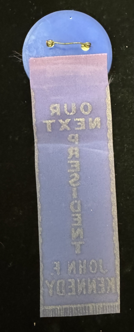 New Store Items 1960 JOHN F. KENNEDY 2 1/2″ I’M FOR KENNEDY FLASHER CAMPIGN BUTTON W/ 6″ RIBBON!