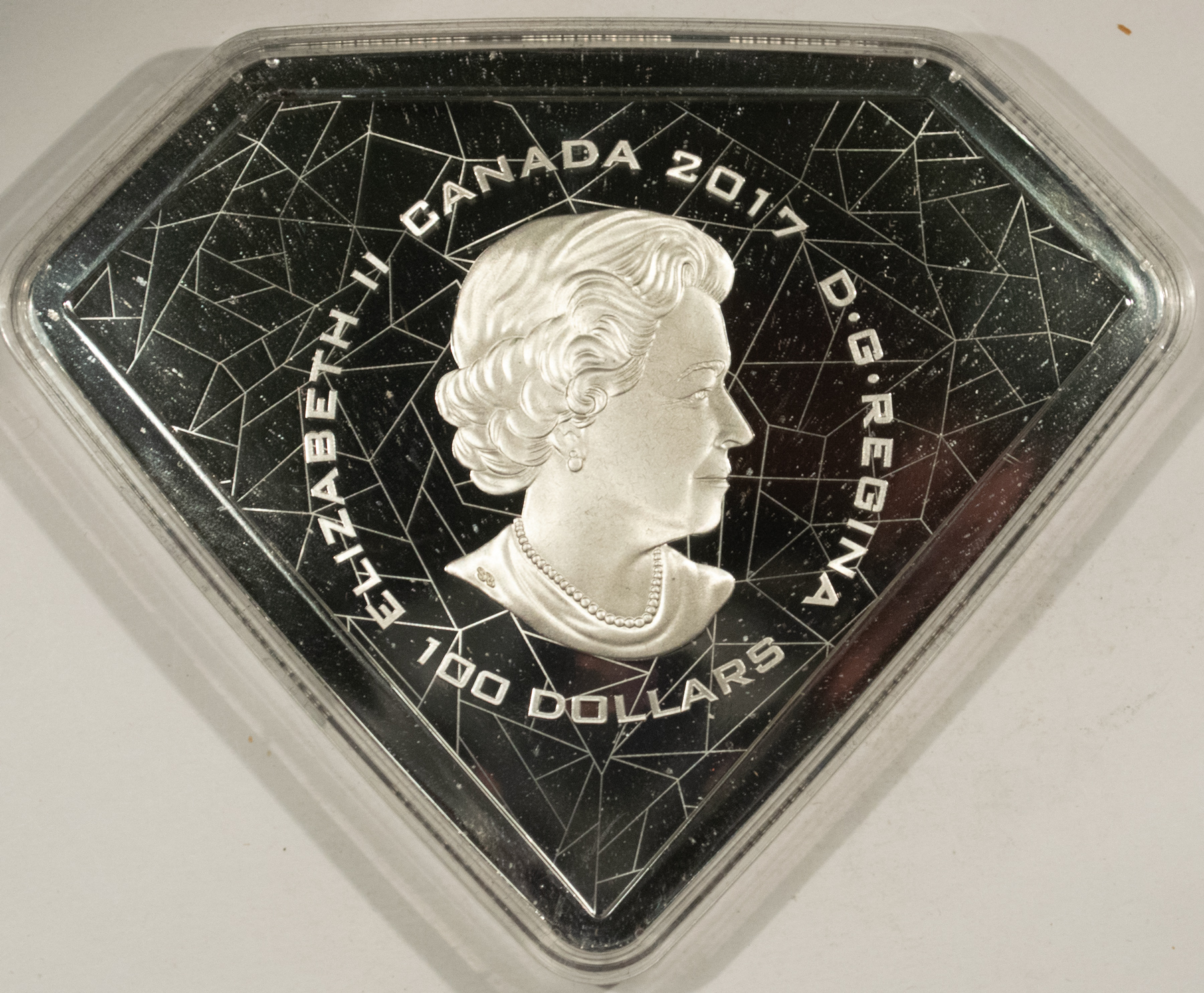Bullion 2017 $100 CANADA 10 OZ .9999 SILVER DC COMICS, SUPERMAN’S SHIELD COLORIZED, RARE Bullion 2017 $100 CANADA 10 OZ .9999 SILVER DC COMICS, SUPERMAN’S SHIELD COLORIZED, RARE