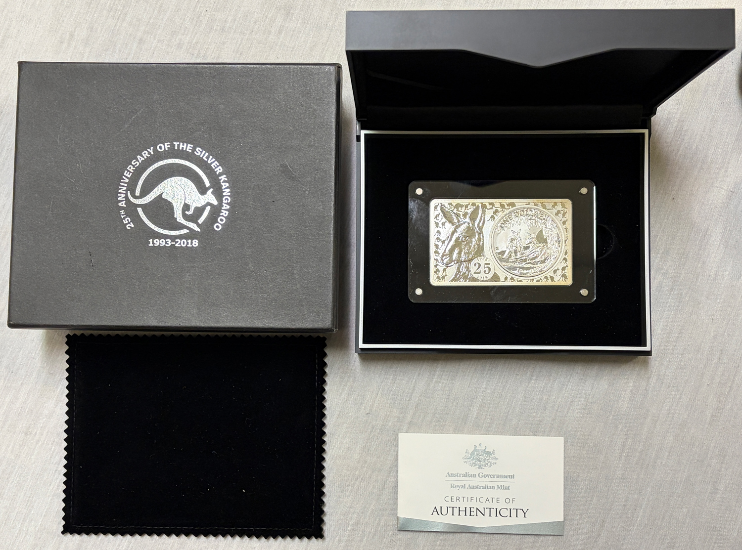 Bullion 2018-P AUSTRALIA 3 OZ SILVER KANGAROO COIN BAR 25TH ANNIVERSARY GEM IN OGP! Bullion 2018-P AUSTRALIA 3 OZ SILVER KANGAROO COIN BAR 25TH ANNIVERSARY GEM IN OGP!
