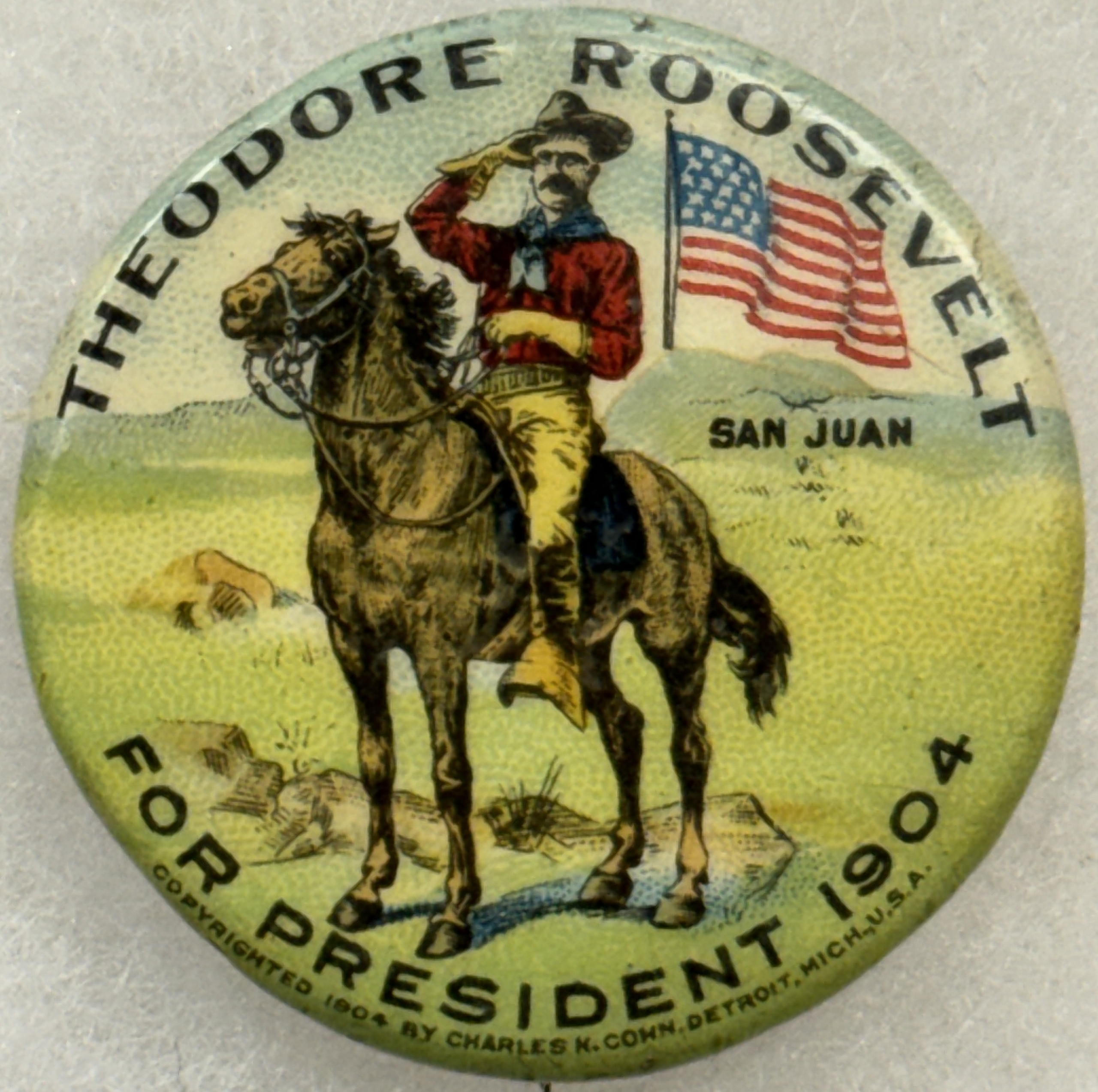 New Store Items 1904 CLASSIC 1 1/4″ ROOSEVELT ROUGH RIDER SAN JUAN HILL BUTTON – EXC GREAT COLOR New Store Items 1904 CLASSIC 1 1/4″ ROOSEVELT ROUGH RIDER SAN JUAN HILL BUTTON – EXC GREAT COLOR