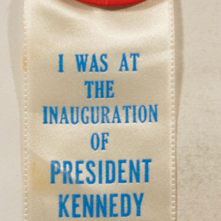 New Store Items 1961 JOHN F KENNEDY 2 1/4″ CELLO BUTTON W/ DC INAUGURAL RIBBON-6.5″ OVERALL-MINT
