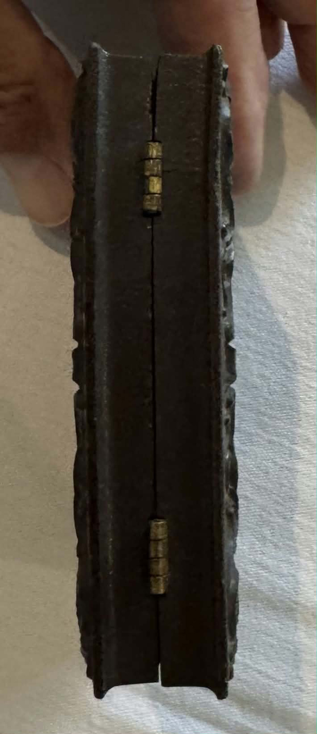 New Store Items ca 1864 3″ X 4″ APPROX LARGE LINCOLN ALBUMIN IN A PERIOD CASE – NEAR MINT! New Store Items ca 1864 3″ X 4″ APPROX LARGE LINCOLN ALBUMIN IN A PERIOD CASE – NEAR MINT!